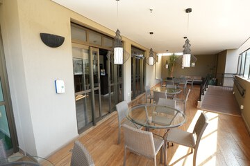 Poolside bar