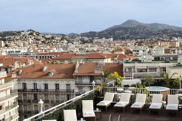 Rooftop pool
