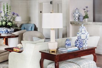 Check-in/check-out kiosk