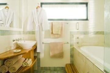 Deep Soaking Bathtub