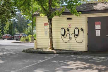 Electric vehicle charging station