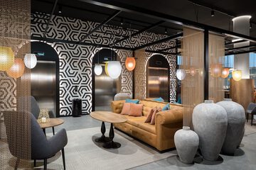 Lobby lounge