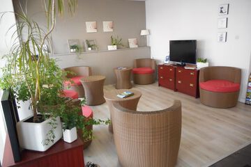 Lobby lounge
