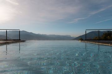 Indoor/outdoor pool