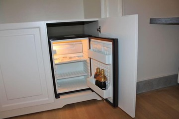 Mini-refrigerator