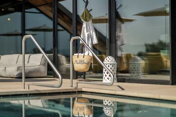 Infinity pool