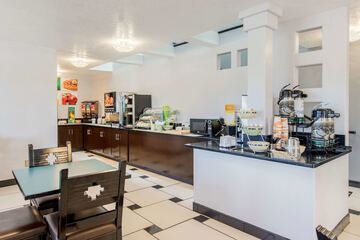 Breakfast/Coffee Service 35 of 36