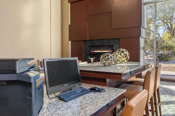 Business Center 89 of 91
