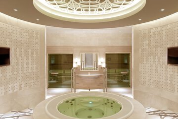 Indoor spa tub