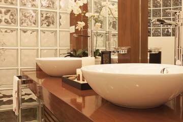 Bathroom sink
