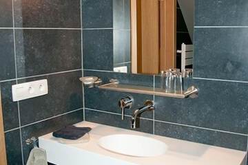 Bathroom sink