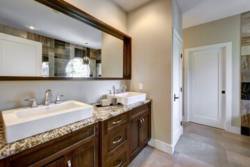 Bathroom sink