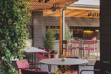 Poolside bar