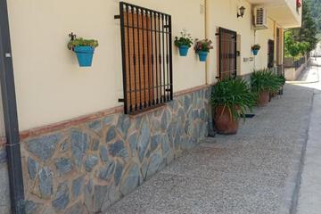 Photo 33