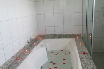 Jetted tub