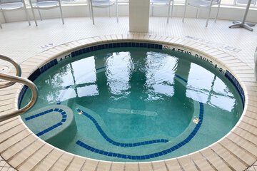 Indoor spa tub