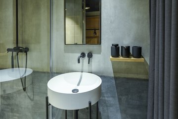 Bathroom sink