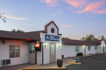 Days Inn by Wyndham Jamestown