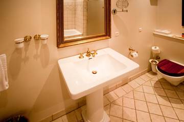 Bathroom sink