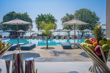 Poolside bar