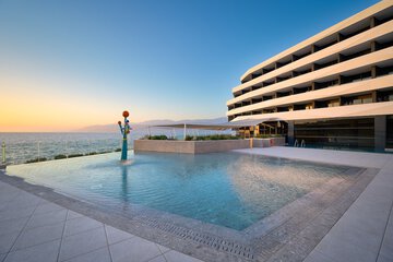 Infinity pool