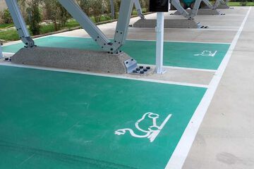 Electric vehicle charging station