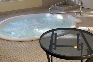 Indoor spa tub
