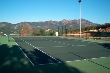 Tennis court