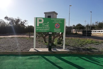 Electric vehicle charging station