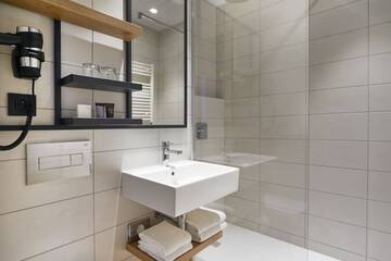 Bathroom shower