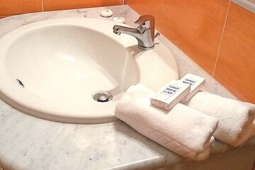 Bathroom sink