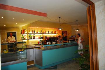 Snack bar