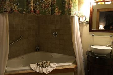 Jetted tub