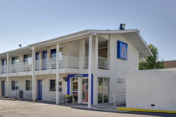 Motel 6 – Lakewood CO