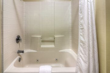 Jetted tub