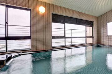 Indoor spa tub