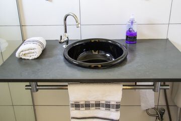 Bathroom sink