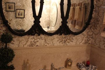 Deep soaking bathtub