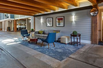 Hotel Interior 6 of 38