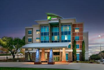 Holiday Inn Express & Suites North Dallas at Preston by IHG