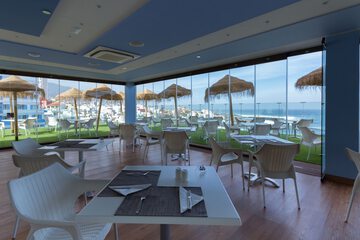 Poolside bar