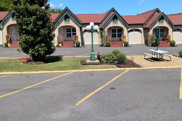 Hotel Exterior 204 of 211