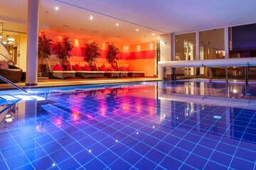 Indoor/outdoor pool