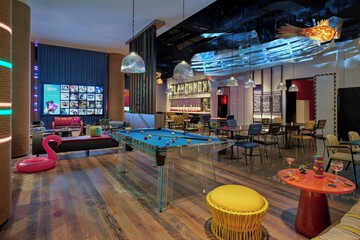 Lobby lounge