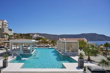 Swim-up bar