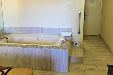 Private spa tub