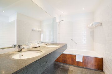 Bathroom sink