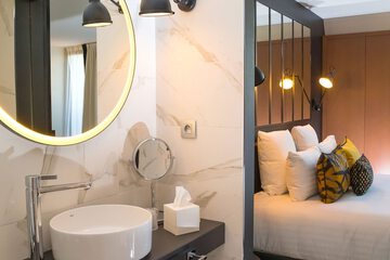 Bathroom sink