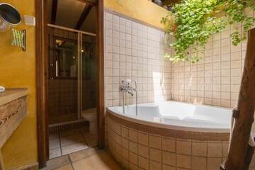 Jetted tub