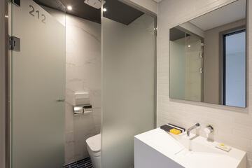 Bathroom sink